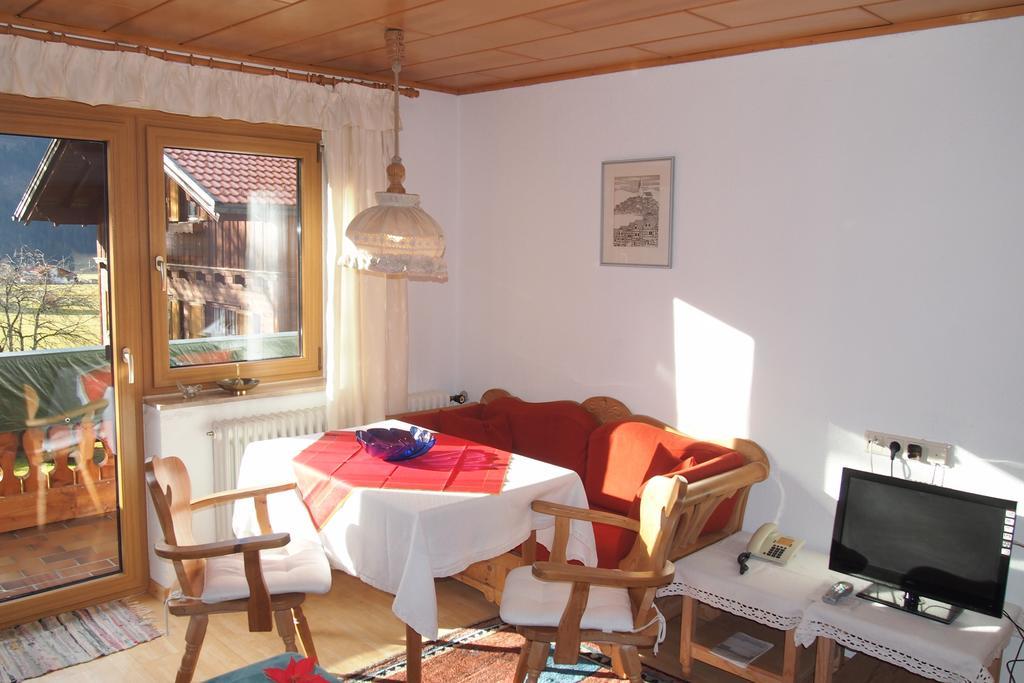 Ferienwohnung Haus Bergwelt Grän Zimmer foto